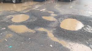 Marudhar Ka Tehlka | बारिश में सड़कों पर पड़े गड्ढों के कारण मुंबईकर त्रस्त