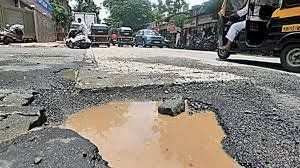 Marudhar Ka Tehlka | बरसात के मौसम में ठेकेदारों ने गड्ढों को भरने से मना कर...